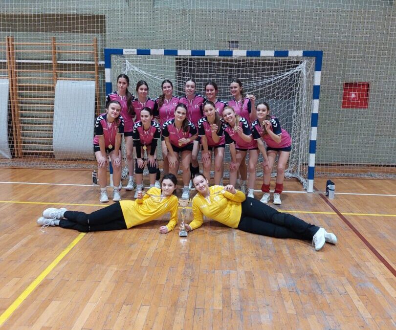 ZLATNE RUKOMETAŠICE! Županijsko natjecanje u rukometu za učenice 7./8. razreda